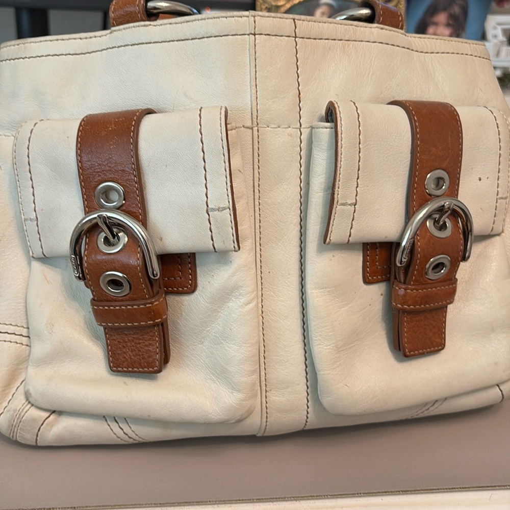 Women’s Coach hand bag